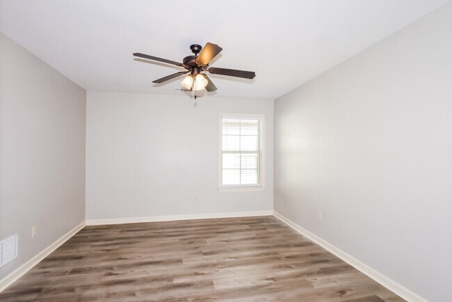 Building Photo - 5823 Bedford Pl