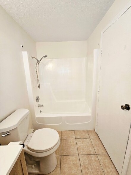 Building Photo - 17 Wysocki Dr