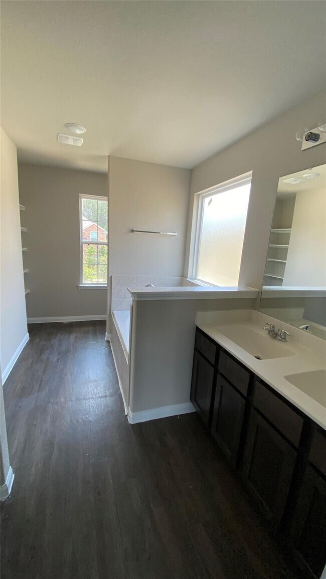 Building Photo - 4455 Eveslage Ln