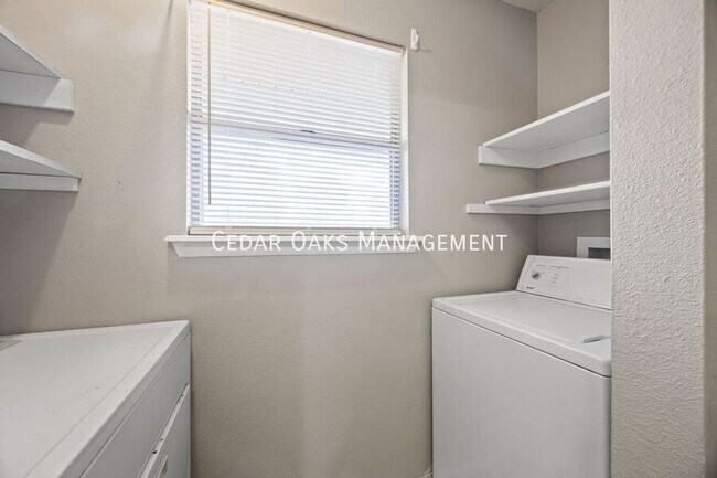 Building Photo - 2374 N Raven Ln