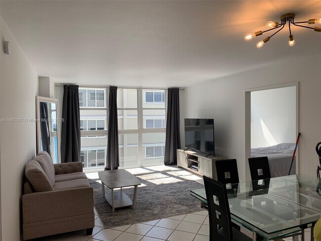 Building Photo - 1228 West Ave