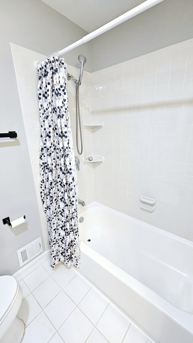 Building Photo - 4502 King Edward Ct