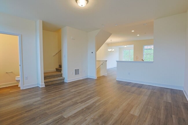 Building Photo - Luxury Townhomes!
