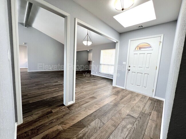 Building Photo - 12400 Doons Dr