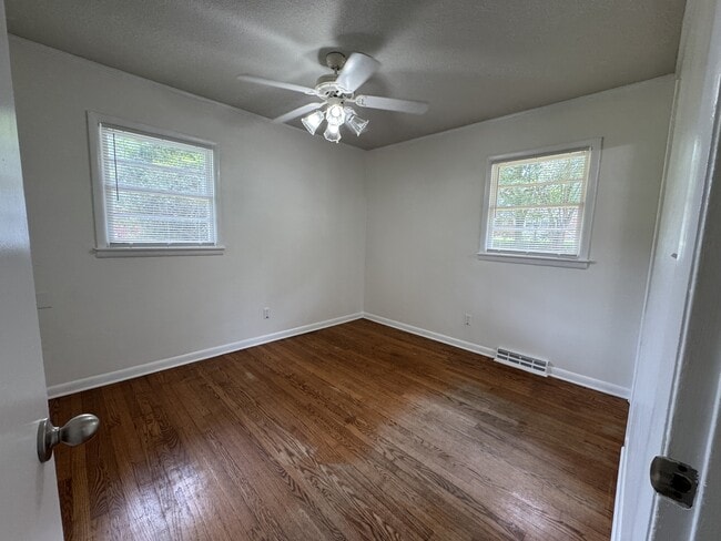 Building Photo - 400 Massee Dr