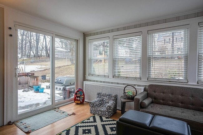 Building Photo - 62 Mt Vernon St