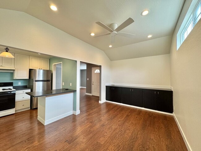 Building Photo - 3 Bedrooms, 1 1/2 Bathrooms, Classic Napa ...