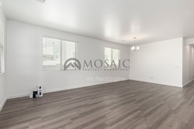 Building Photo - 5736 S Daisy Patch Pl