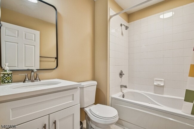 Building Photo - 29 Summerhill Dr