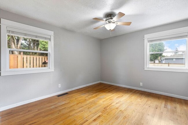 Building Photo - 8580 SE 34th Ave