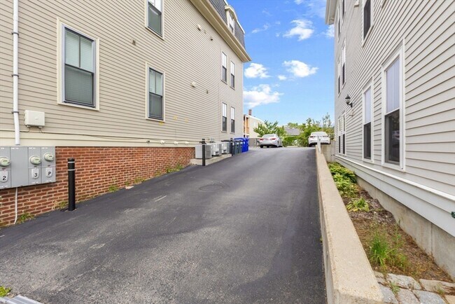 Building Photo - 44 W Eagle St