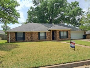 Building Photo - 704 Becky Dr