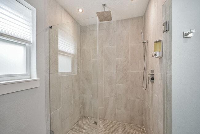 Building Photo - 5719 Viking Dr