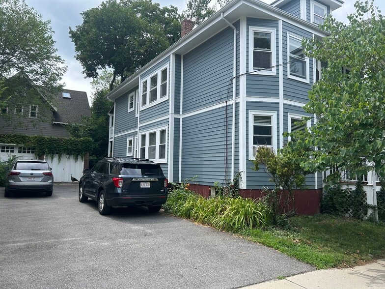 Building Photo - 48 Standish St