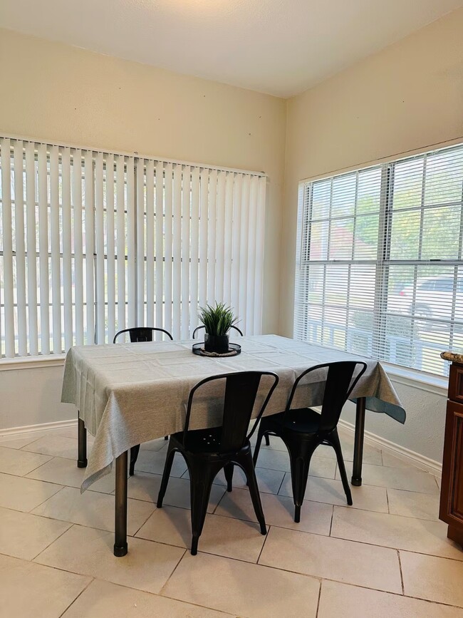 Building Photo - 12727 Ashford Knoll Dr