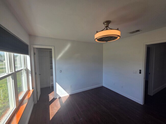 Building Photo - Spacious 4Bed/2Ba Brick Home w/Inground Pool in Mowat Highlands! *1/2 OFF Security Deposit for Ac...