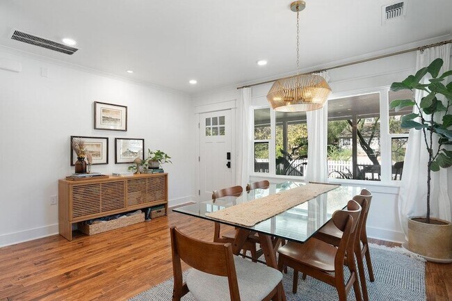 Building Photo - 4905 Duval St