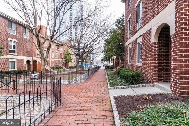 Building Photo - 13 Andrew Pl