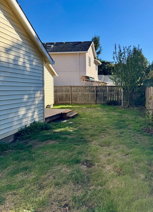 Building Photo - 4 Bedroom, 2 Bath House on Quiet Cul-de-sac