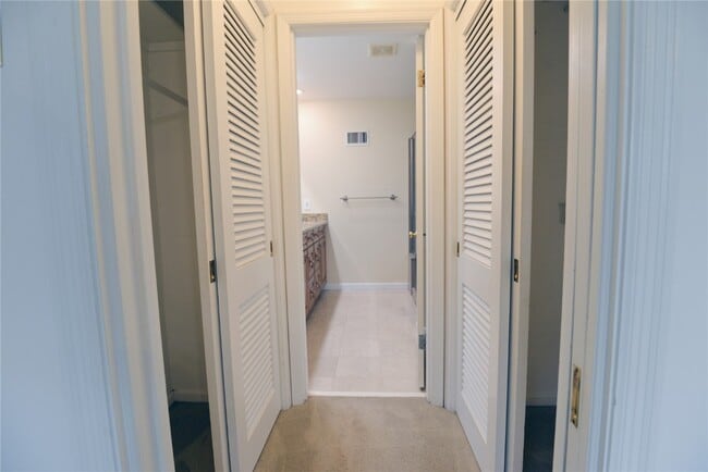 Building Photo - 2235 N Ballas Rd