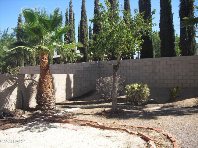 Building Photo - 40112 Castana Ln