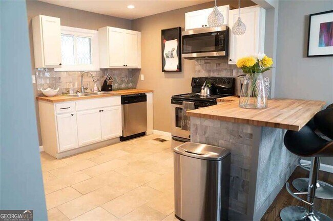 Building Photo - 284 Barfield Ave SW