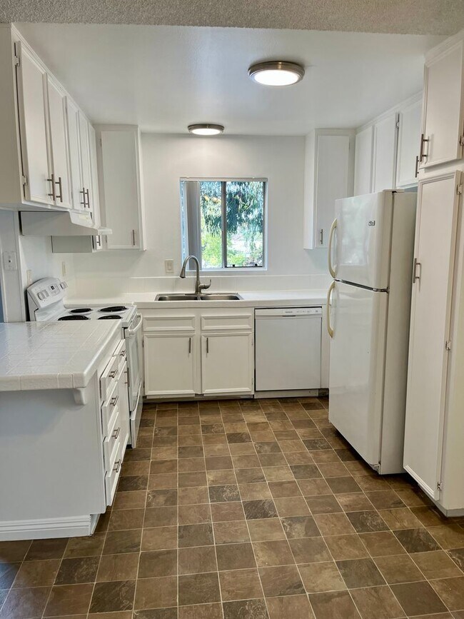 Building Photo - 3 Bed/ 2 Bath Clairemont Mesa
