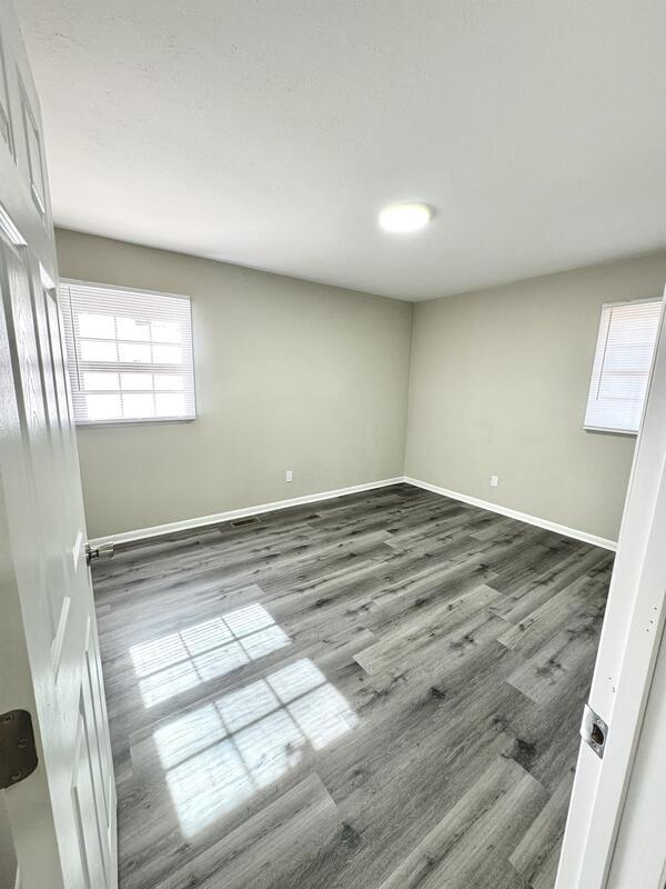 Building Photo - 824 Stoneykirk Dr