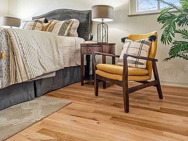 Building Photo - 2 Bed and 1 bath charming and move-in-ready home