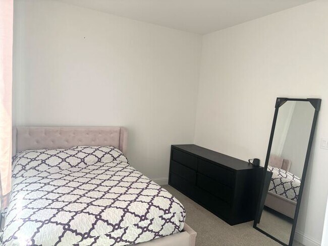 Building Photo - 9712 Maple Ter Ln