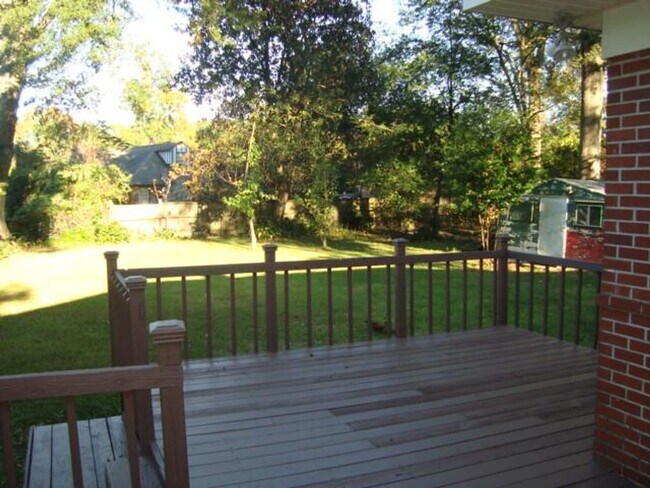 Building Photo - Rent Ready 3 bedroom and 2 bathroom!