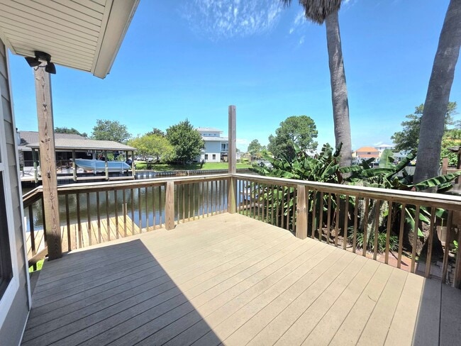 Building Photo - 1643 Kalakaua Ct