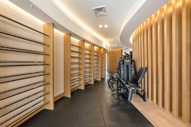 Building Photo - 2655 S Bayshore Dr
