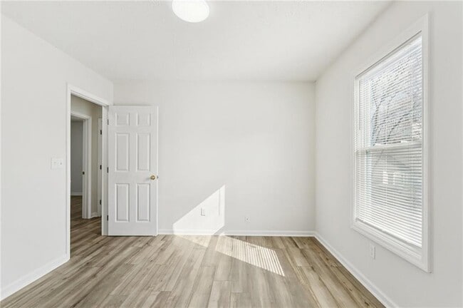 Building Photo - 240 Plantation Glen Ct