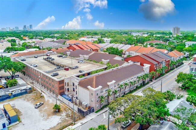 Building Photo - 402 S Armenia Ave