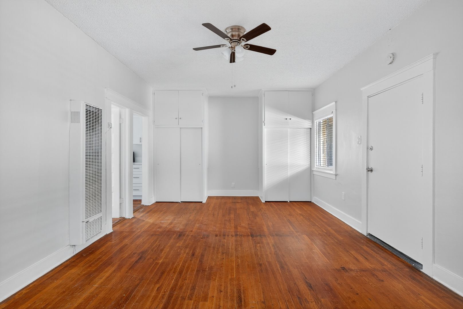 Building Photo - 915 Cherry Ave