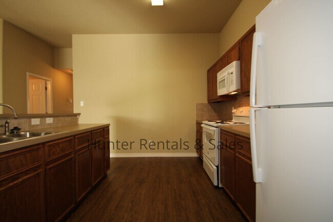 Building Photo - Spacious 2-bedroom!!!