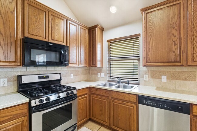 Building Photo - 908 Rimrock Trail