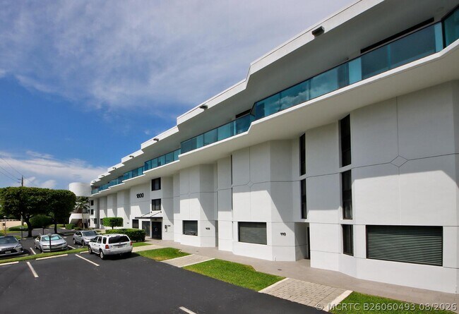 Building Photo - 1800 S Ocean Dr
