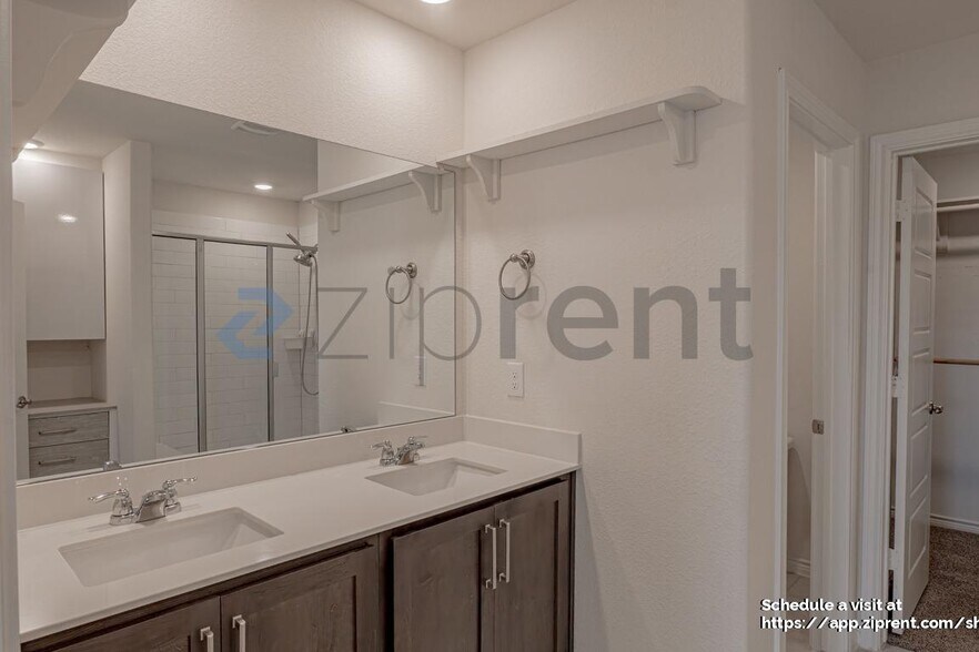 Building Photo - 547 Delaware RD