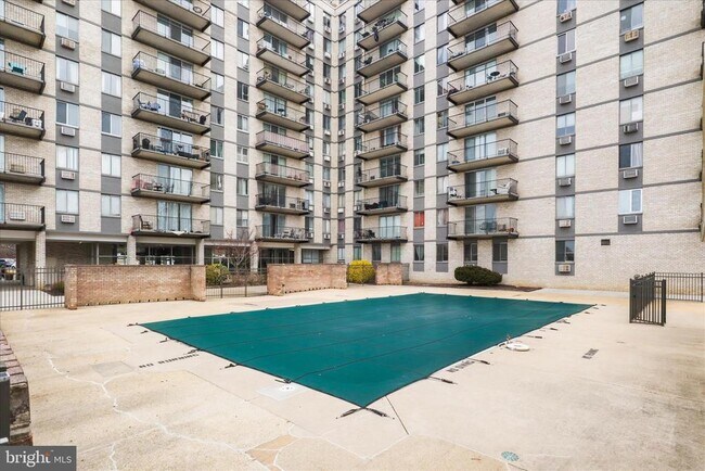 Building Photo - 3245 Rio Dr