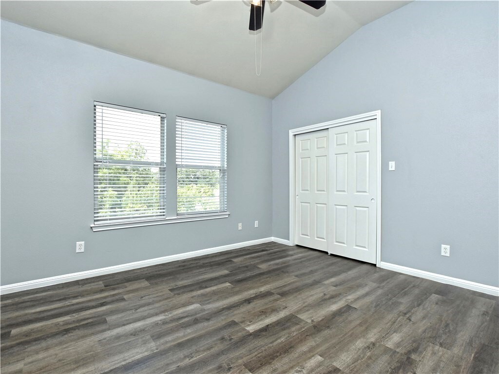 LARGE BEDROOMS W HIGH CEILINGS & FANS - 3500 Duval St