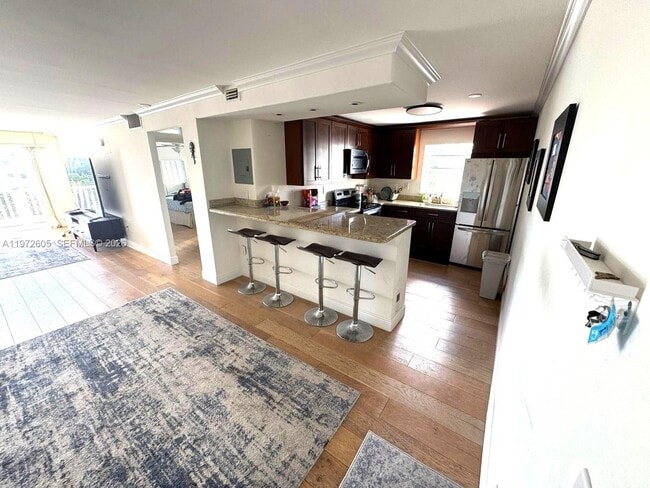 Building Photo - 910 Michigan Ave