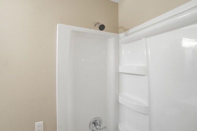 Building Photo - Three Bedroom Home with Great Outdoor Entertainment Space!