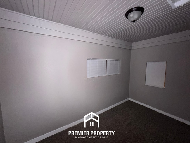 Building Photo - Charming 2BR/1BA Highland Heights Cove | Formal Dining Area & Huge Backyard