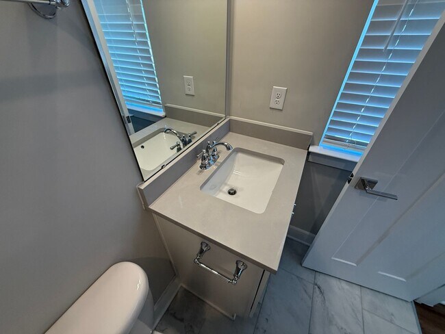 Building Photo - Beauitiful Home in the heart of Ballantyne!!