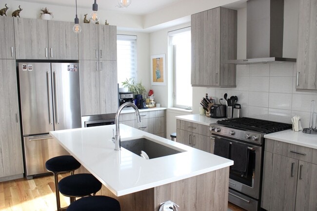 Building Photo - You’ll fall in LOVE with the VIEW! Convenient Location!