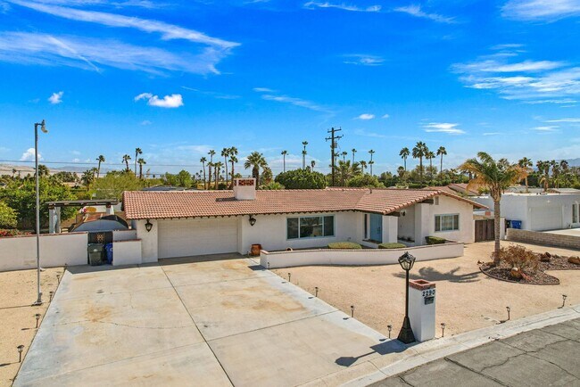 Building Photo - Sunnyside House with Pool in Palm Springs
