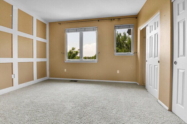 Building Photo - $2,300.00 - 2 Beds, 2 Baths, Condo in Littleton with Fireplace and Balcony!