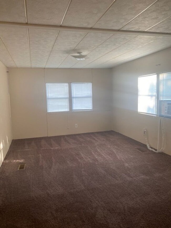 Building Photo - Manufactured Home